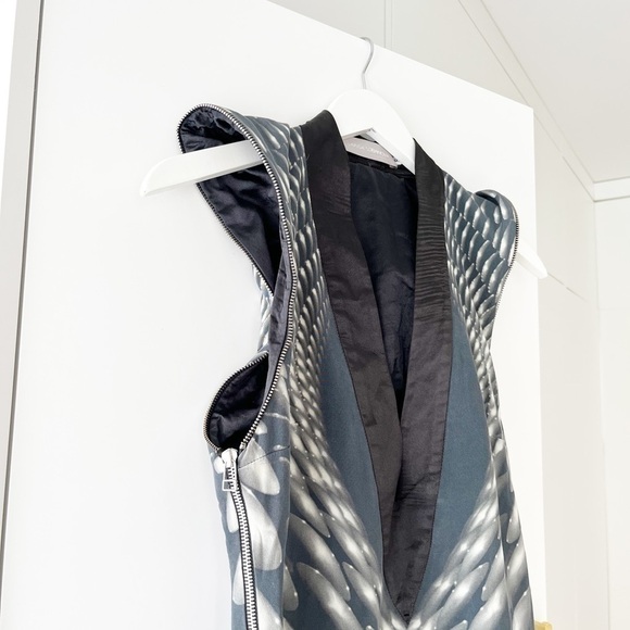 Designer dress 100% Silk plunging neckline - Picture 7 of 8